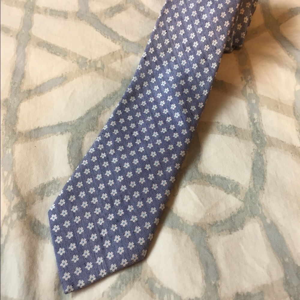 Beautiful Bloomingdales silk/linen tie